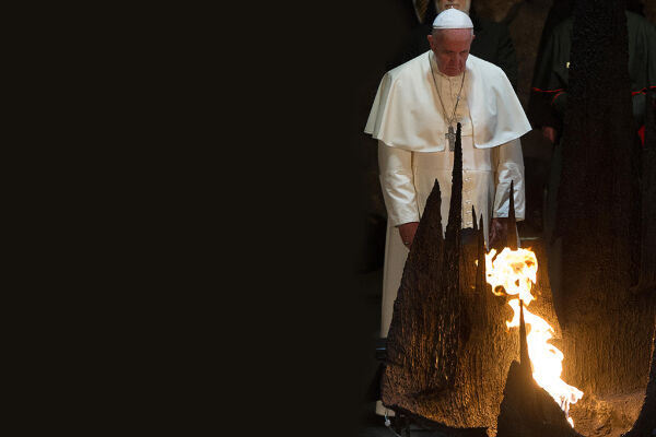 Franziskus Yad Vashem - © APA / Osservatore Romano  - Papst Franziskus gedenkt der Schoa-Opfer in Yad Vashem/Jerusalem 2014