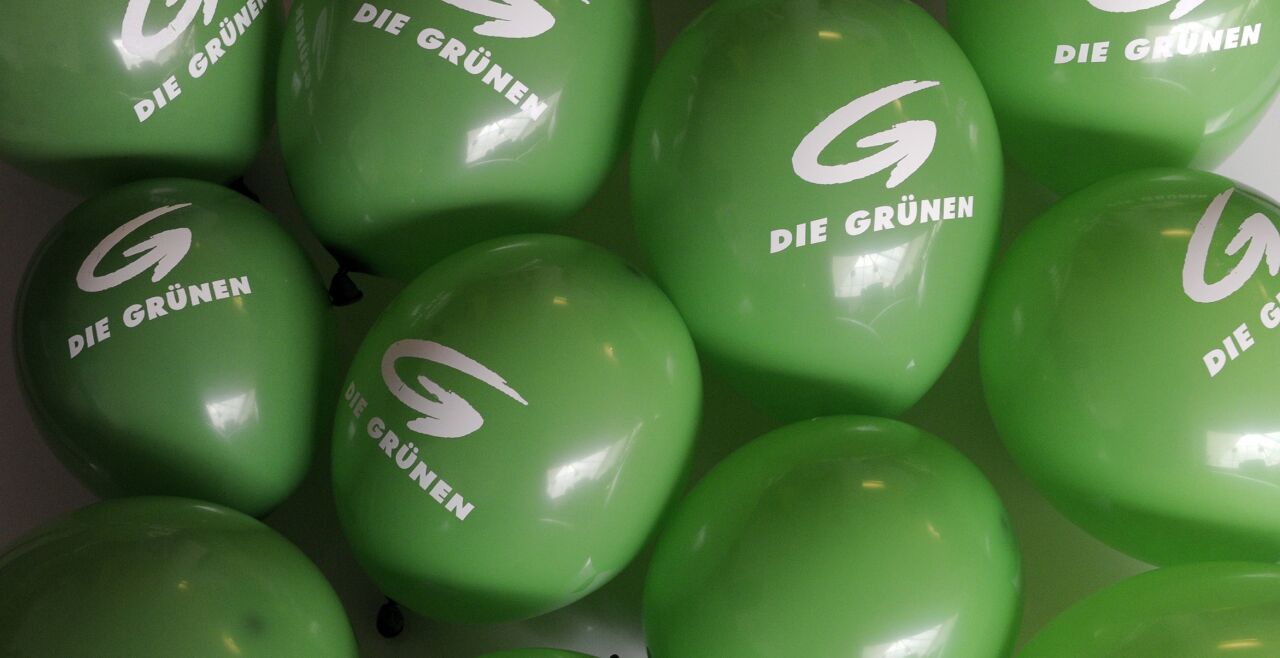 Luftballons mit dem Logo der Grünen - © Foto: APA / Roland Schlager