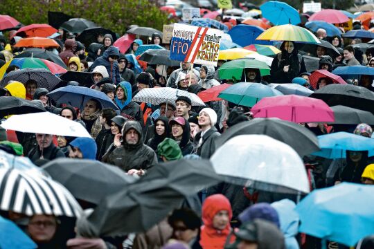 Kirchliche Würdenträger machen sich auf Demonstrationen gegen Rechtspopulisten rar - Kirchliche Würdenträger machen sich in Österreich auf Demonstrationen gegen Rechtspopulisten rar. - © Foto: Getty Images / Heinz-Peter Bader