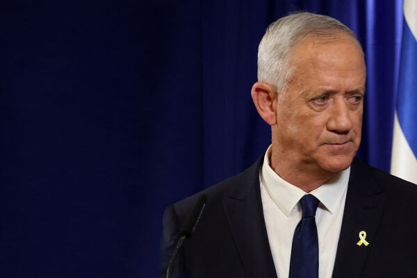 Oppositionsführer Benny Gantz, von 2020 bis 2022 Verteidigungsminister, hat das nach dem 7. Oktober gebildete israelische Kriegskabinett verlassen.  - © Foto: APA / AFP / Jack Guez