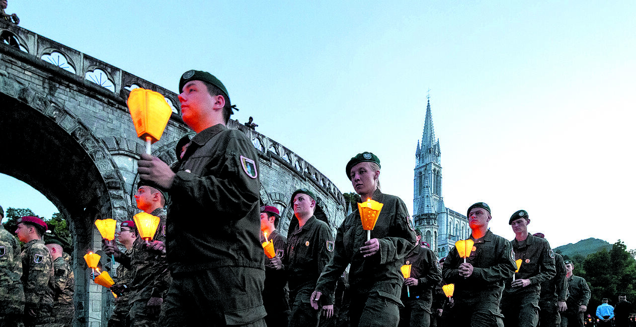 Wallfahrt in Lourdes: Soldaten pilgern an den Wallfahrtsort - © Foto: HBF/Trippolt