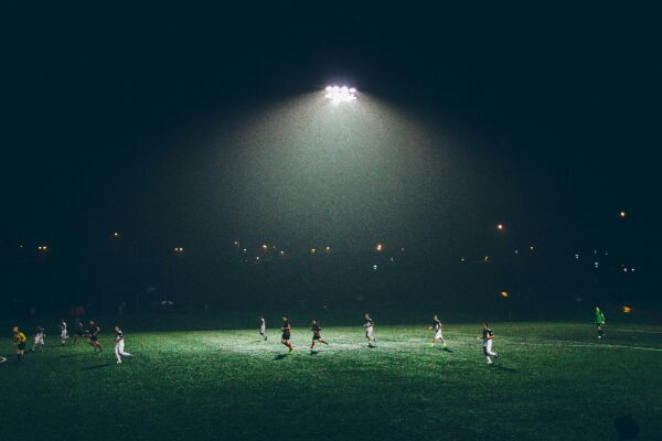 Fußball als Weltreligion - © Unsplash/Abigail Keenan