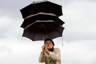 Nonseum Regenschirm für Pessimisten Weinviertel - © Foto: Jiro Shimizu