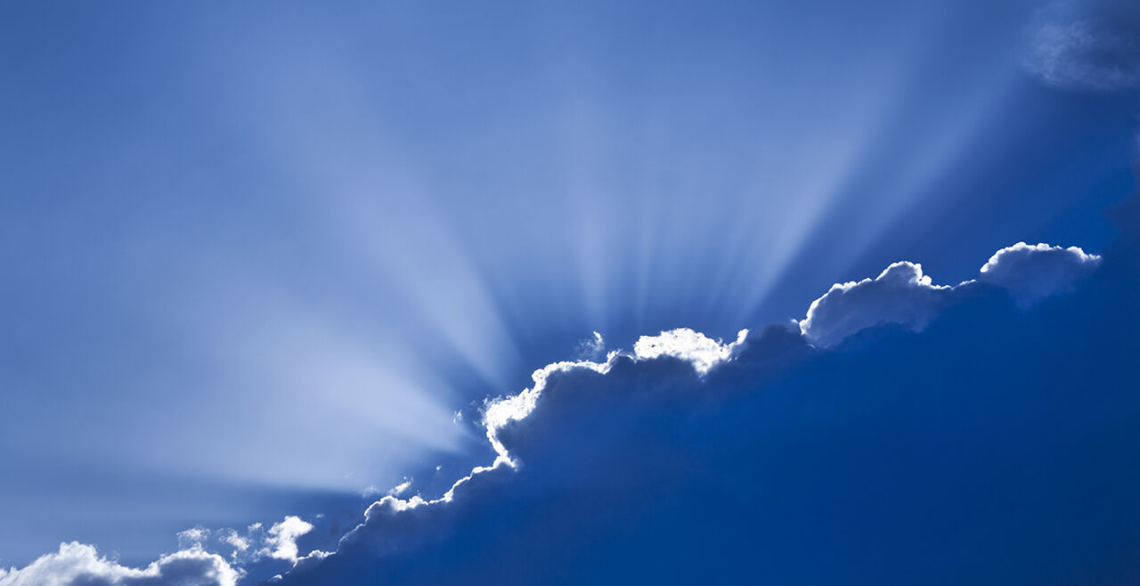 Wolken, Himmel, Sonne, Gott, Gottesvertrauen, Hoffnung - © iStock/ssucsy