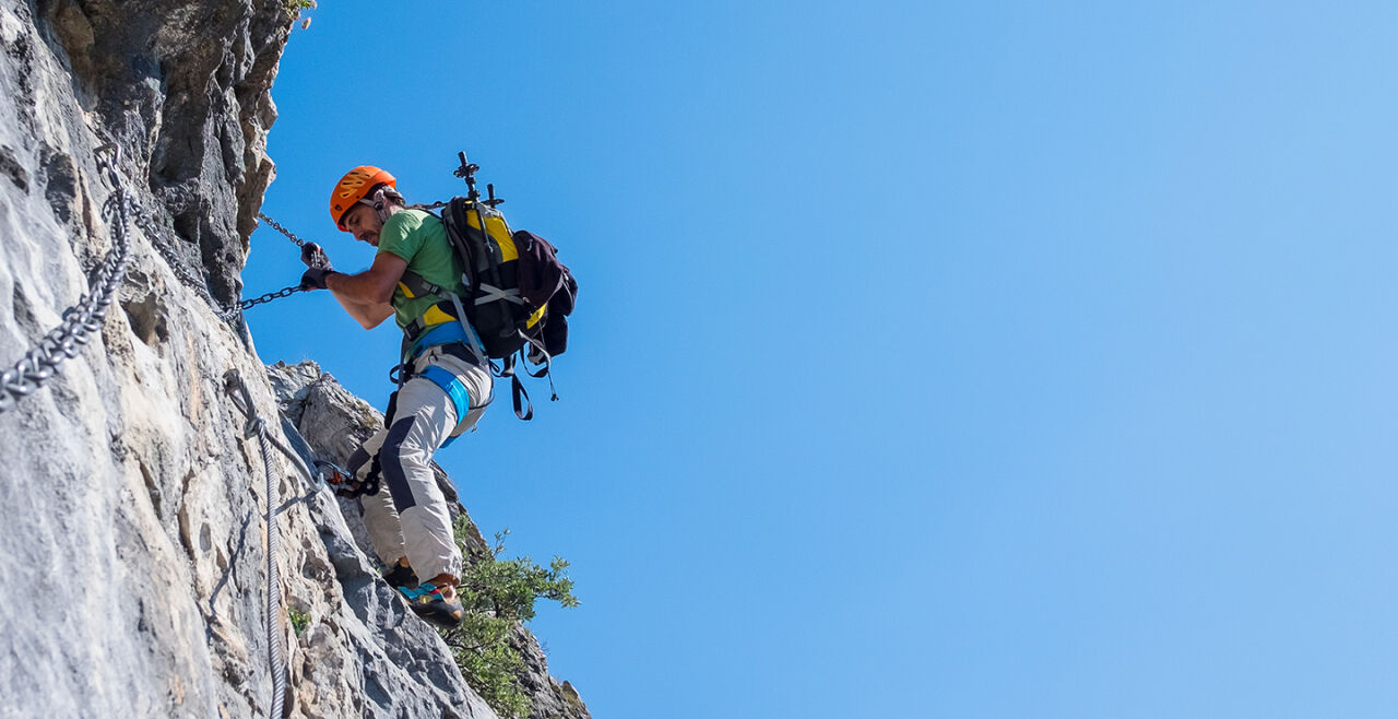 Bergsteigen Gipfel Klettern - © Foto: iStock/deimagine