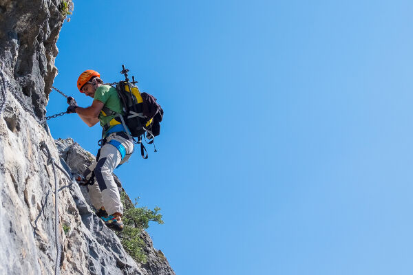 Bergsteigen Gipfel Klettern - © Foto: iStock/deimagine