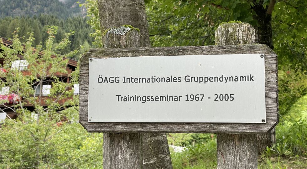 Forum Alpbach 2024, Baum, ÖAGG Internationales Gruppendynamik Trainingsseminar - Das "ÖAGG Internationales Gruppendynamik Trainingsseminar" widmete einen Baum - © (c) Philipp Axmann