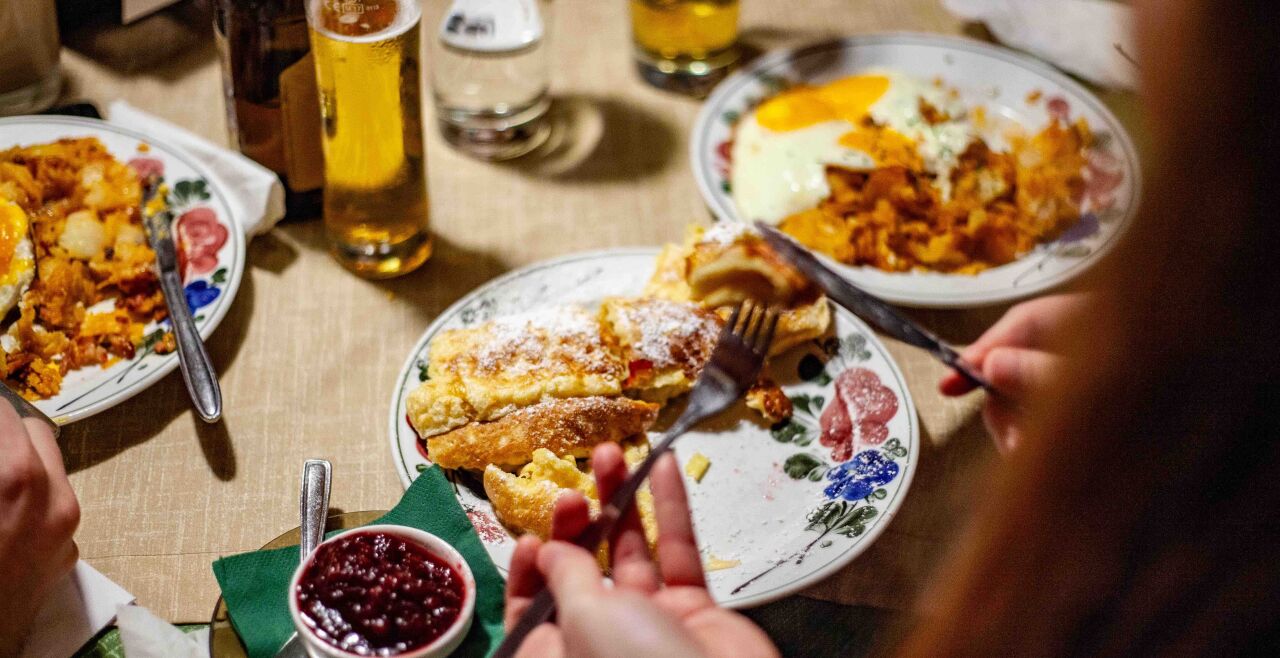 Zottaalm Alpbach, Kaiserschmarren, Eierlikör - Der Eierlikör auf der Zottaalm ist legendär und sehr süffig. - © (c) Gandolf Feigl