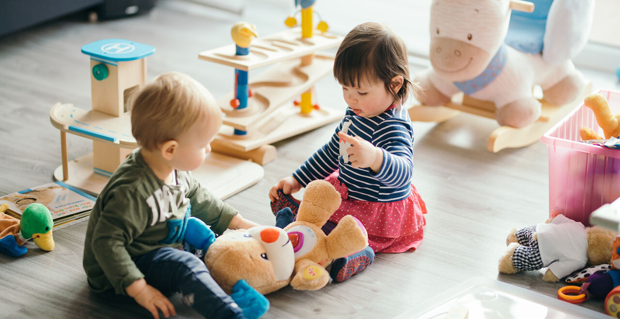 AD_OÖ_Spielende_Kinder.jpeg - © Foto: AdobeStock/ very_ulissa