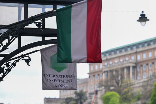 Internationale Investment Bank - © Foto: Getty Images / AFP / Attila Kisbenedek