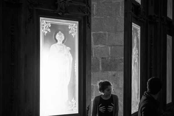 Frauen in der Kirche - © iStock / Joel Carillet