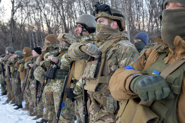 Ukraine Krieg betende Soldaten - © Foto: APA / AFP / Sergey Bobok